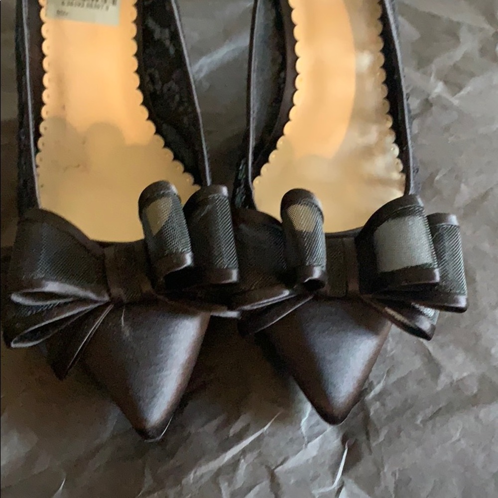 Lace heal with bow